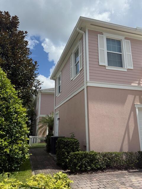 1382 Dakota Drive, Unit 2 Jupiter, FL 33458 - Photo 3 of 17 a backyard of a house with lots of green space