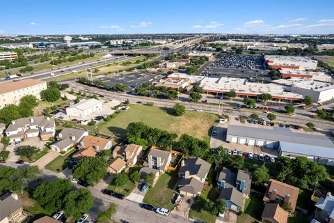 an aerial view of residential building and lake
