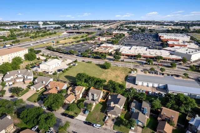 an aerial view of residential building and lake