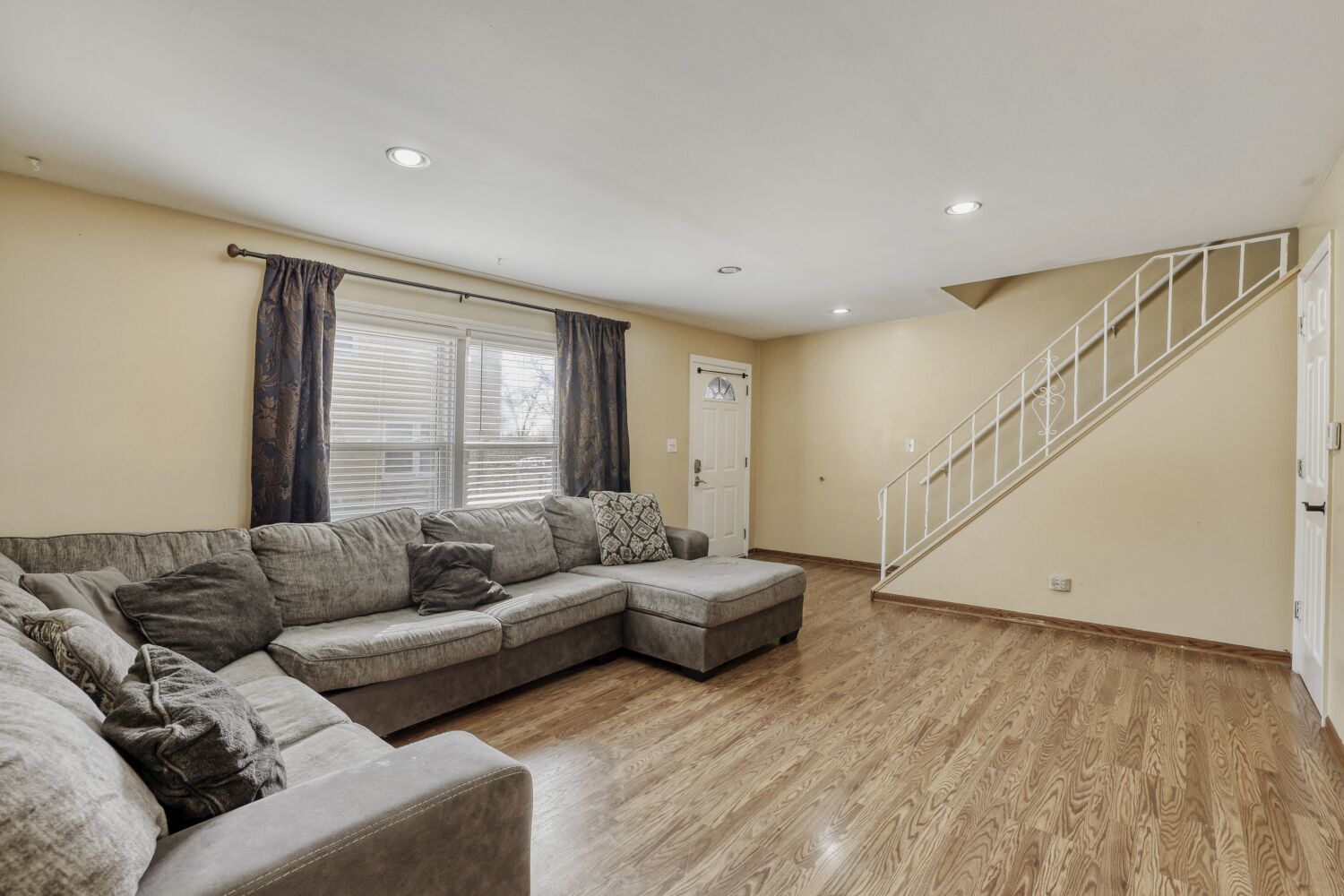 822 Colonial Drive, Unit B Wheeling, IL 60090 - Photo 3 of 21