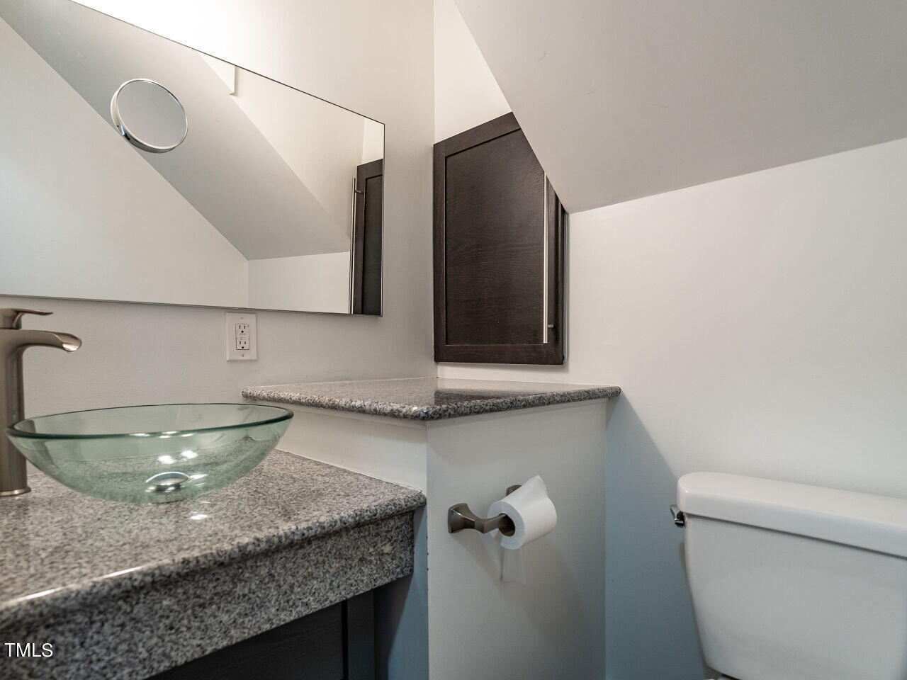 010-1280x960-powder-room