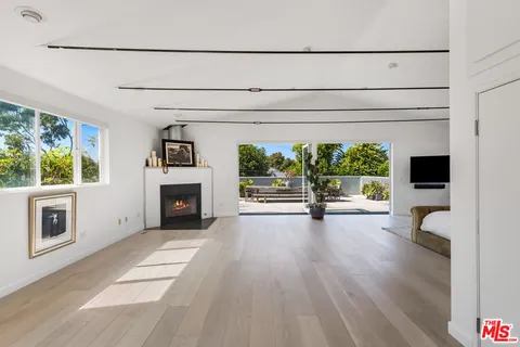 $3,995,000 | 633 Santa Clara Avenue, Venice, CA 90291