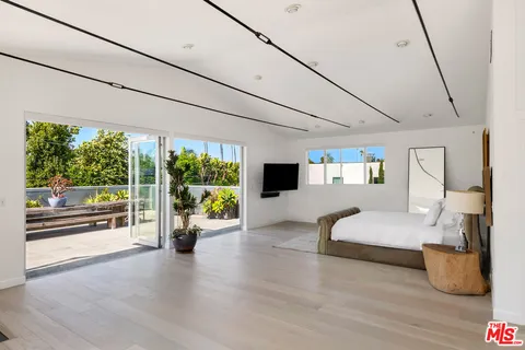 $3,995,000 | 633 Santa Clara Avenue, Venice, CA 90291