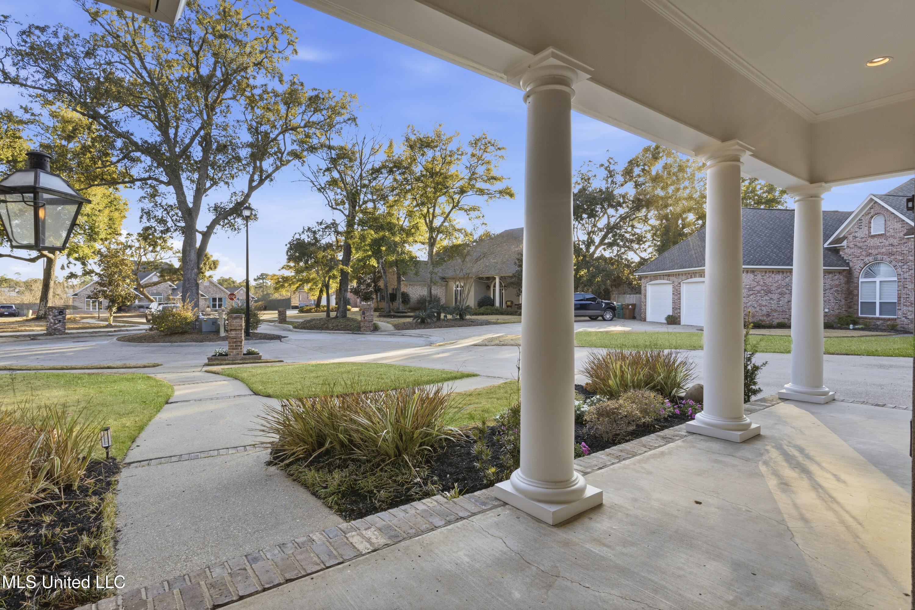 2014 Filoli Court Biloxi, MS 39531 - Photo 5 of 50 0005