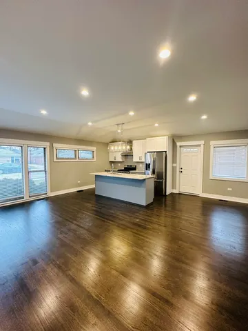 $3,500 | 3830 West Touhy Avenue, Lincolnwood, IL 60712