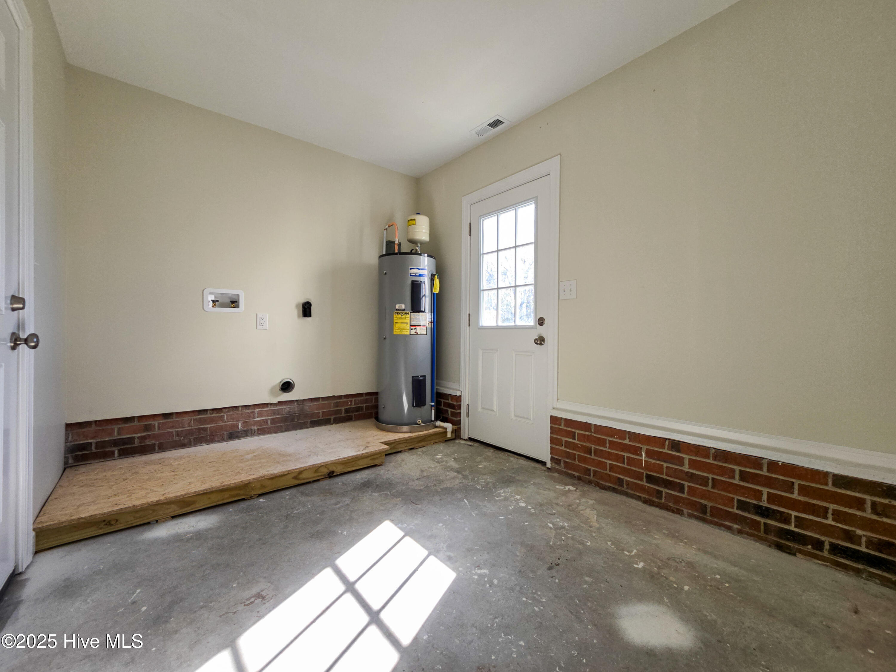 1211 Davis Bay Road Elizabeth City, NC 27909 - Photo 19 of 25 Utility/Laundry