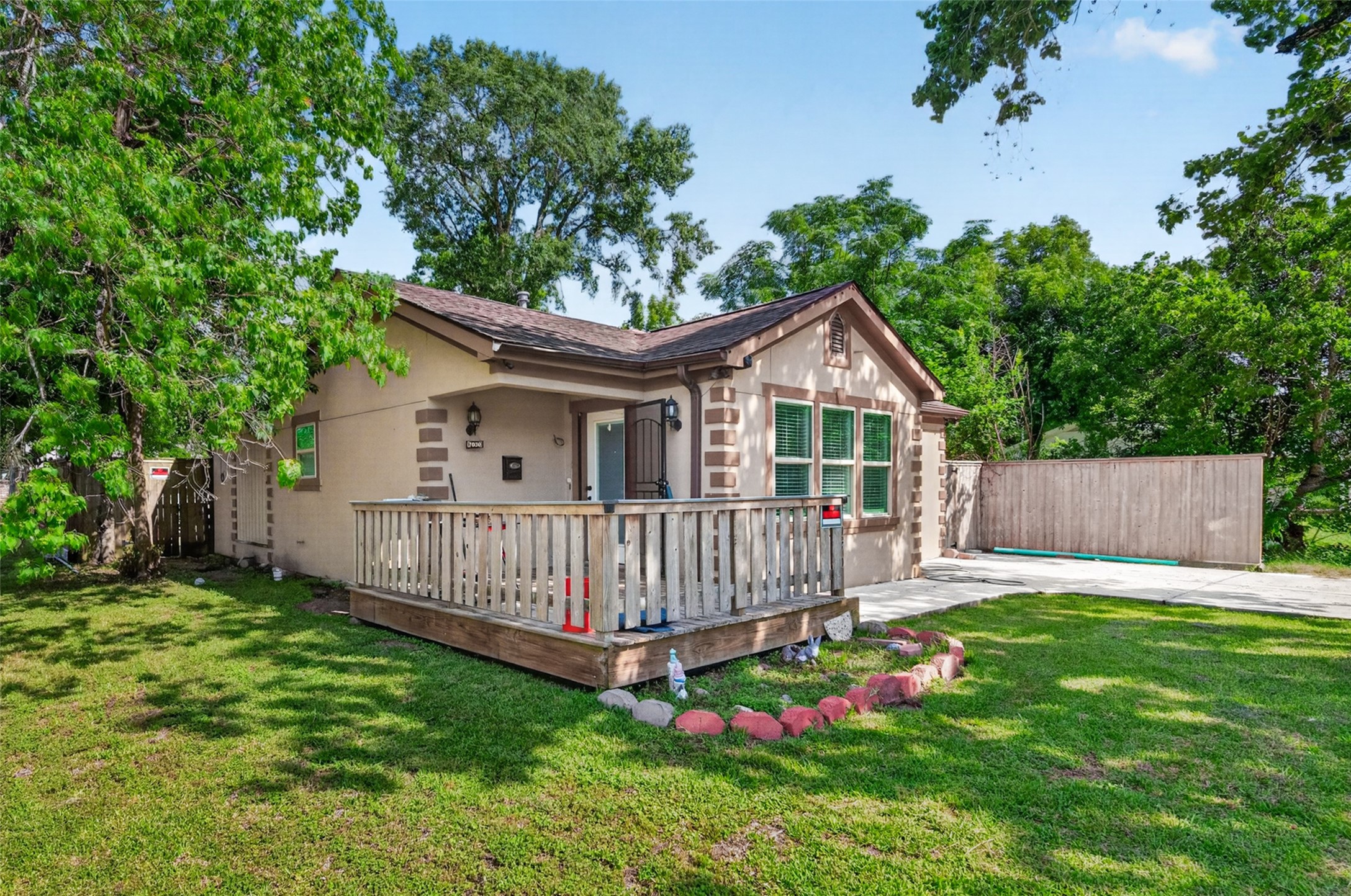 7030 Sidney Street Houston, TX 77021 - Photo 1 of 32