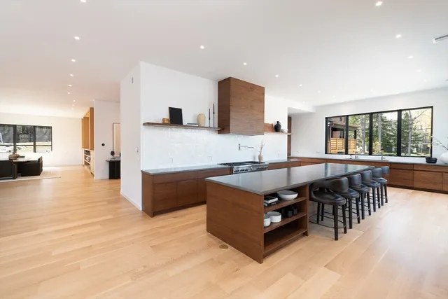 $6,888,000 | 154 Newton Street, Weston, MA 02493