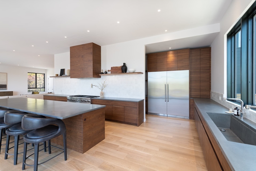 154 Newton Street Weston, MA 02493 - Photo 15 of 42