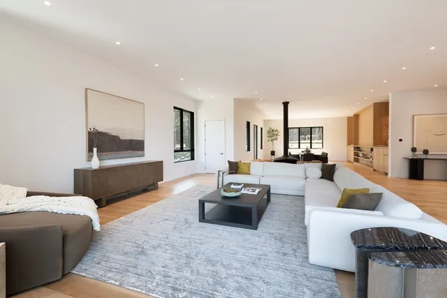 $6,888,000 | 154 Newton Street, Weston, MA 02493