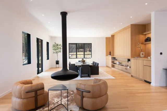 $6,888,000 | 154 Newton Street, Weston, MA 02493