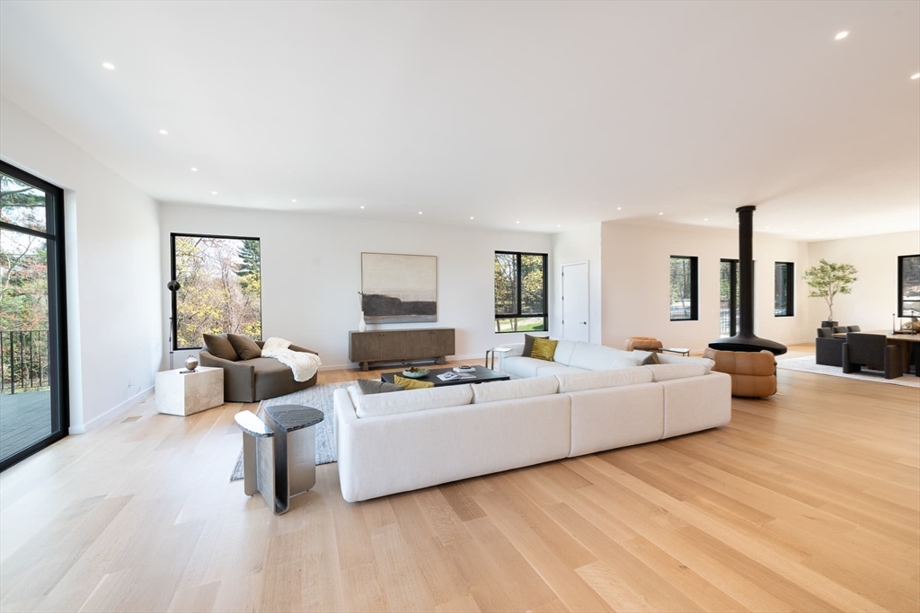 154 Newton Street Weston, MA 02493 - Photo 9 of 42