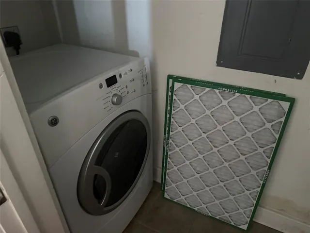 a close up view of a washer and dryer