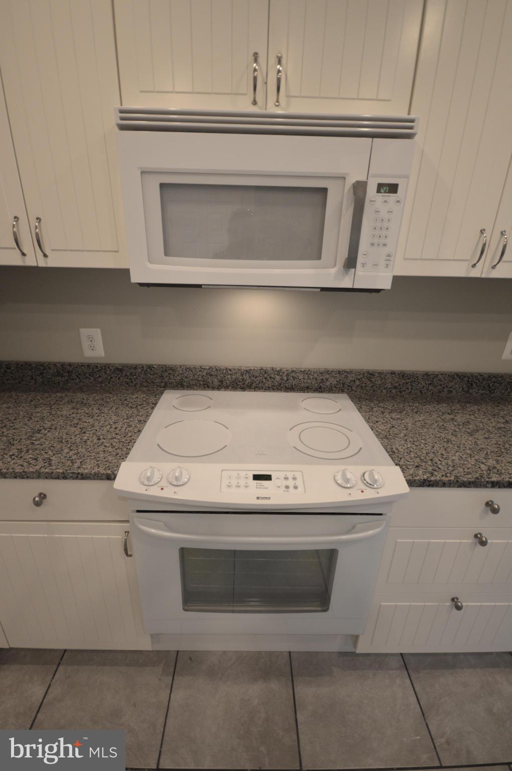 6113 Ridgeview Avenue Baltimore, MD 21206 - Photo 3 of 16 Kitchen