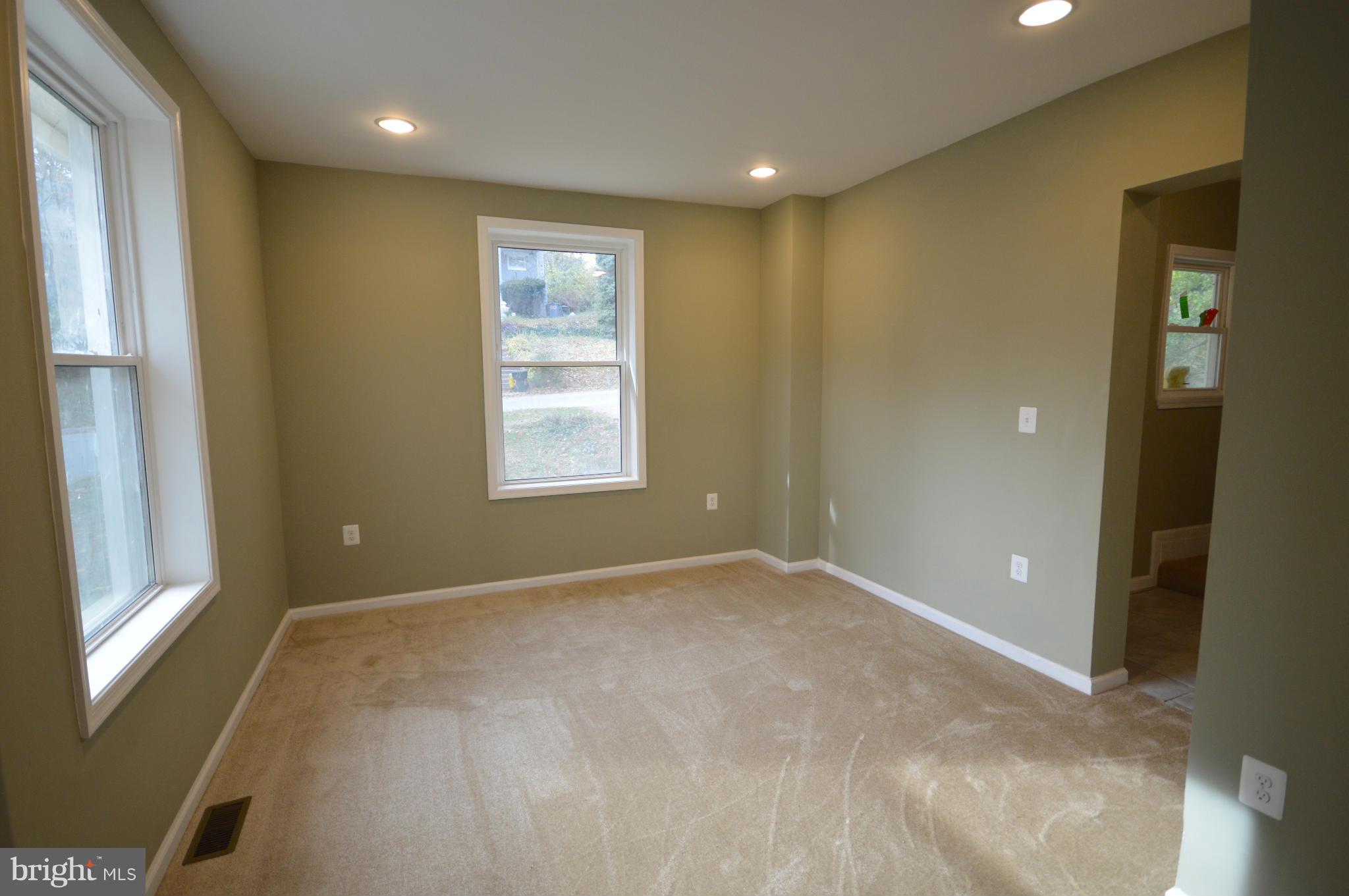 6113 Ridgeview Avenue Baltimore, MD 21206 - Photo 4 of 16 Family Room