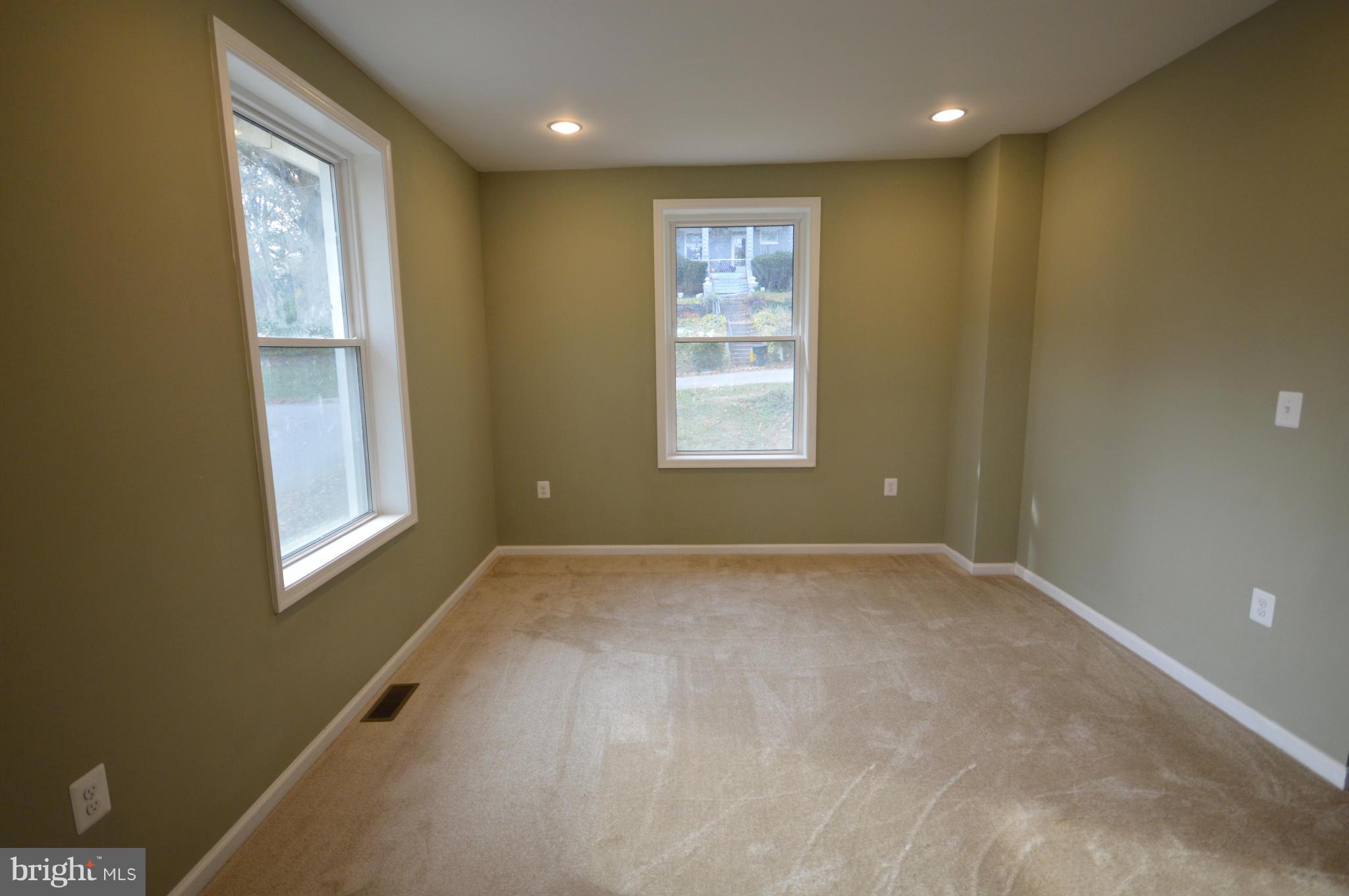 6113 Ridgeview Avenue Baltimore, MD 21206 - Photo 5 of 16 Family Room