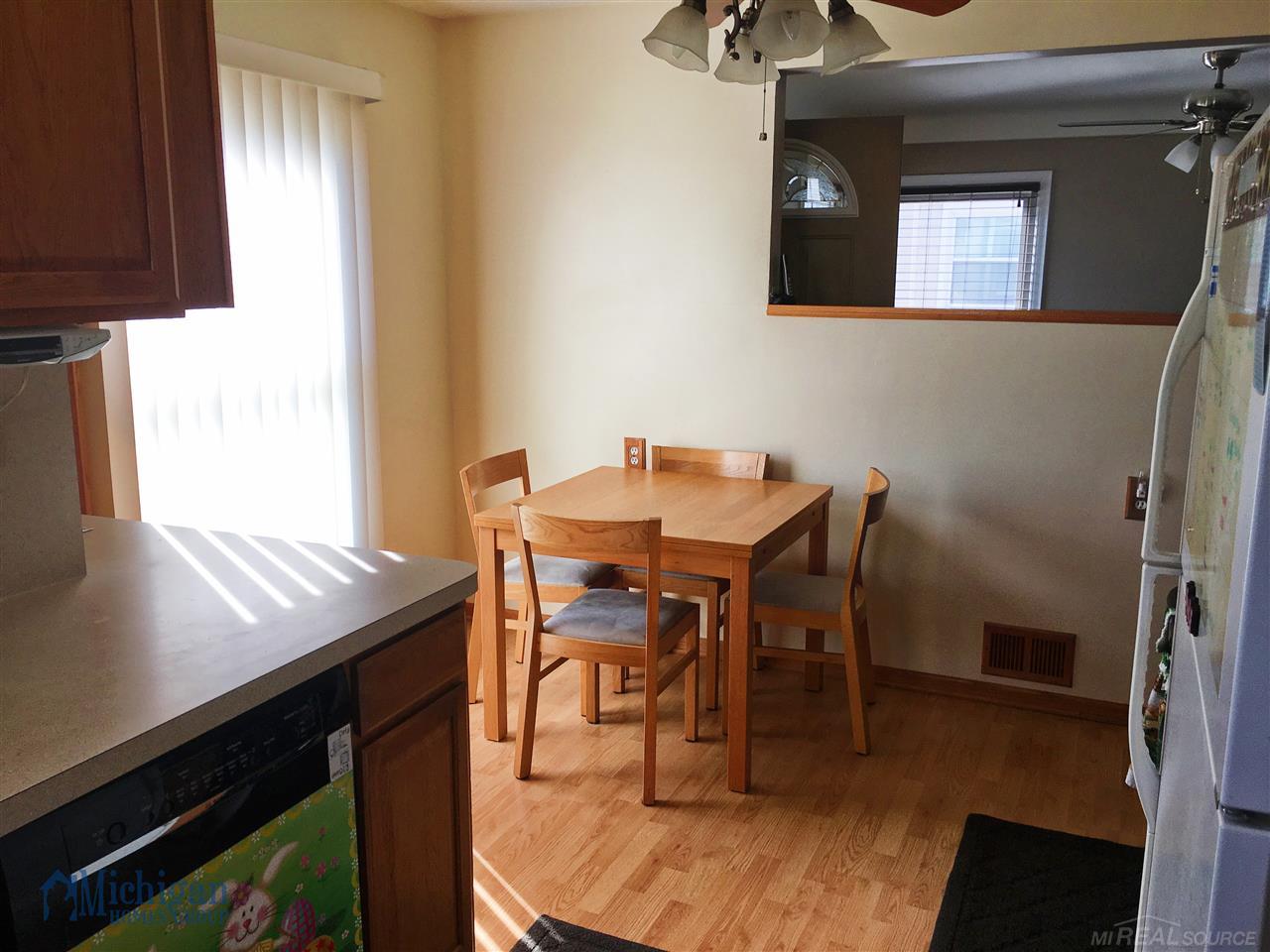 21753 David Eastpointe, MI 48021 - Photo 14 of 27 31315449-13.JPG