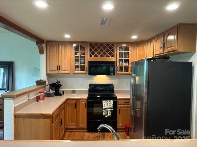 $320,000 | 222 Creekside Way, Unit D/101, Burnsville, NC 28714