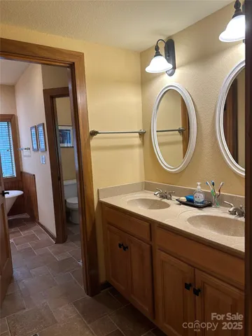 $320,000 | 222 Creekside Way, Unit D/101, Burnsville, NC 28714