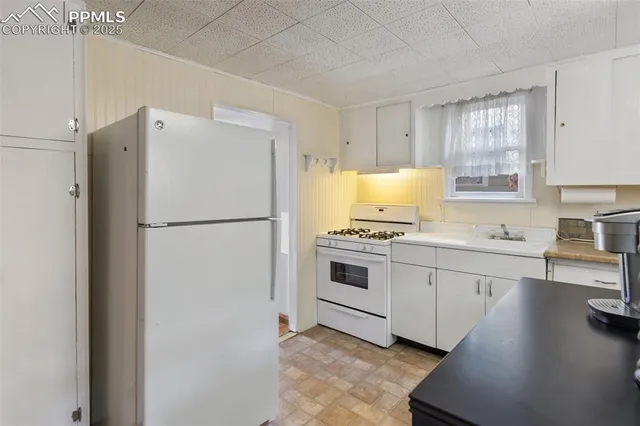 $250,000 | 301 Granite Avenue, Victor, CO 80860