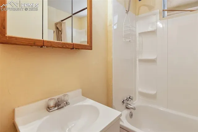 $250,000 | 301 Granite Avenue, Victor, CO 80860