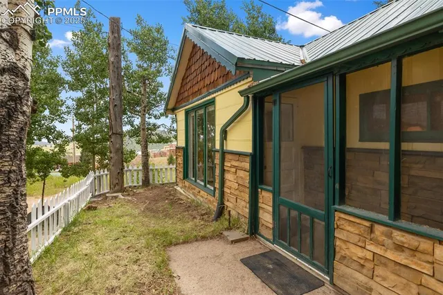 $250,000 | 301 Granite Avenue, Victor, CO 80860