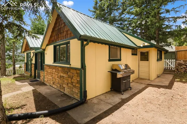 $250,000 | 301 Granite Avenue, Victor, CO 80860