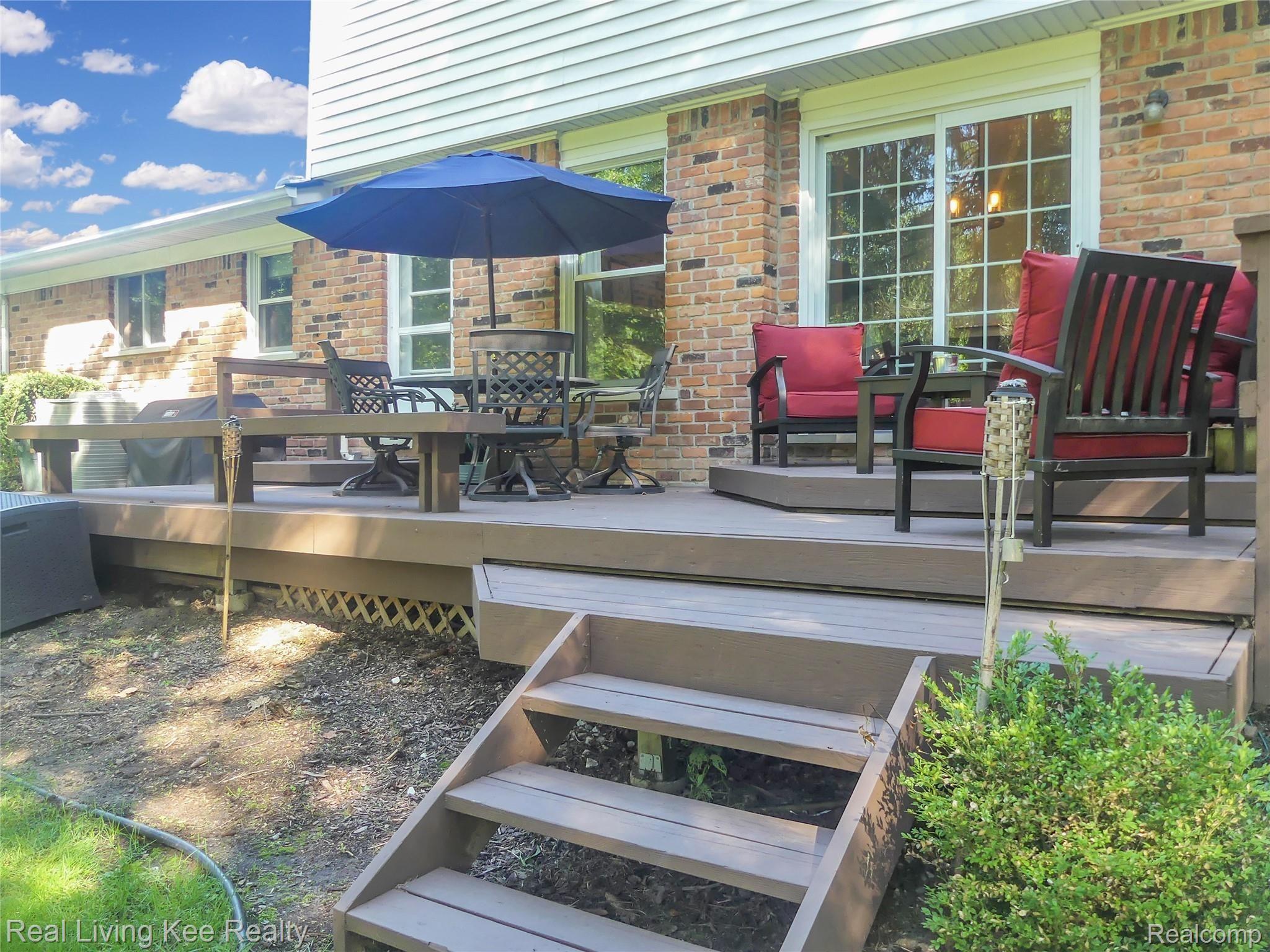 350 Beechview Drive Rochester, MI 48306 - Photo 47 of 54 Large deck off of kitchen