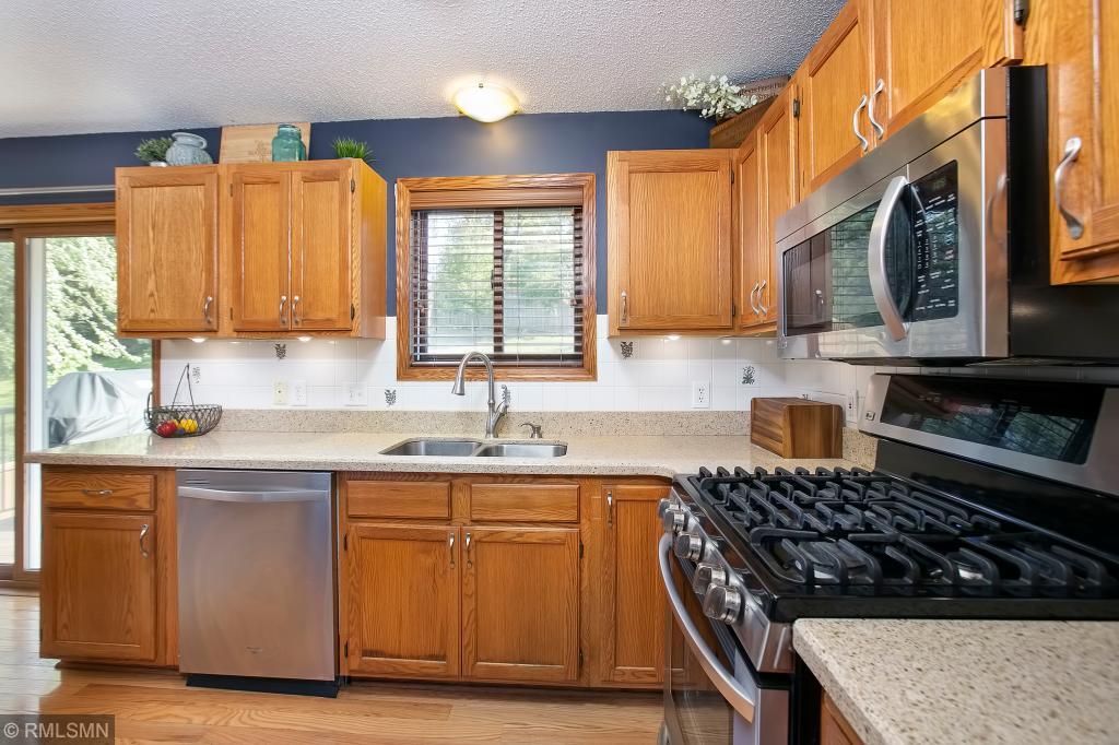 4478 Fawn Ridge Trail Eagan, MN 55123 - Photo 6 of 19 Gallery Image 6