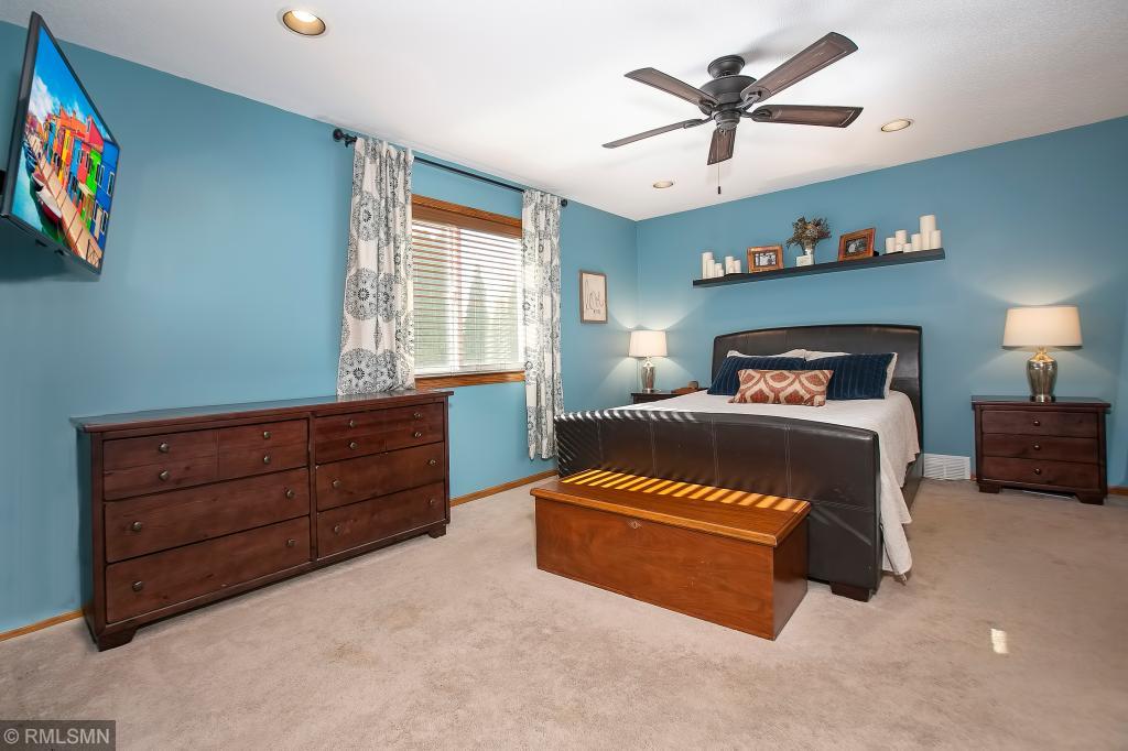 4478 Fawn Ridge Trail Eagan, MN 55123 - Photo 9 of 19 Gallery Image 9
