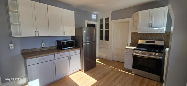 $1,250 | 328 1st Street, Unit 1, Manistee, MI 49660