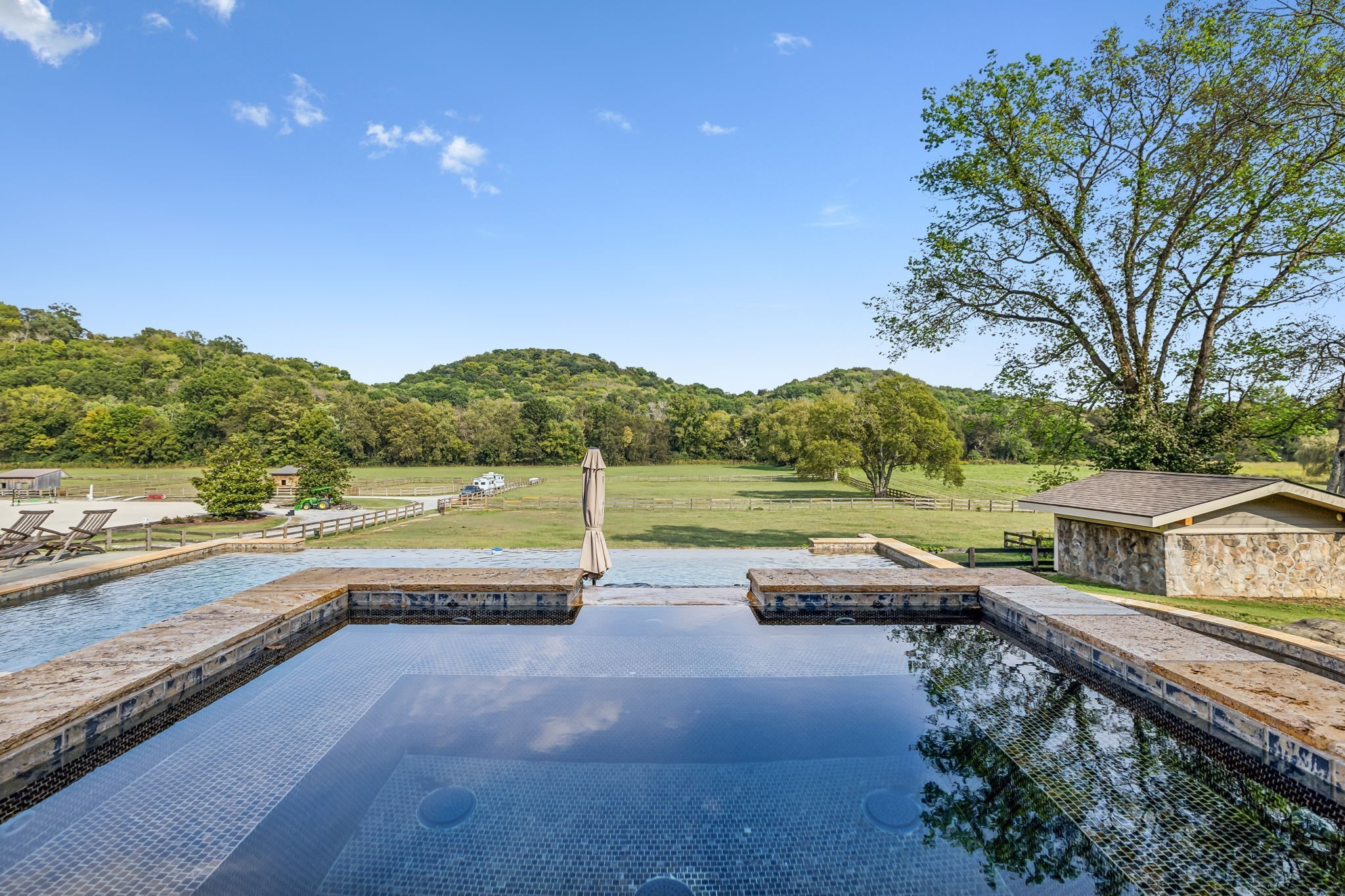 2864 Sawyer Bend Road Nashville, TN 37221 - Photo 2 of 94