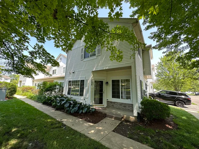 $2,000 | 130 Creston Circle, Aurora, IL 60504