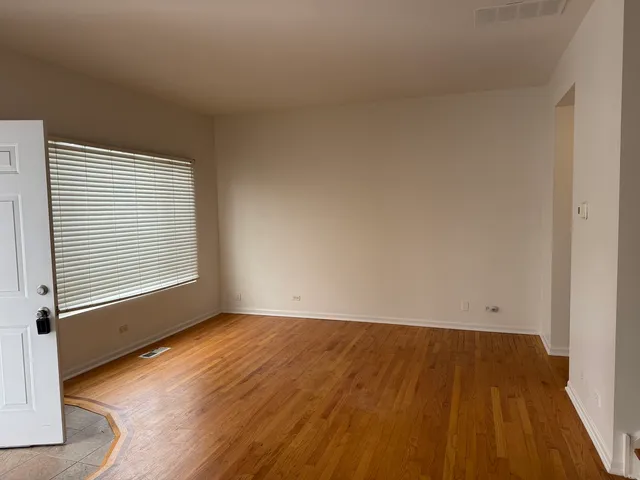 $2,000 | 130 Creston Circle, Aurora, IL 60504