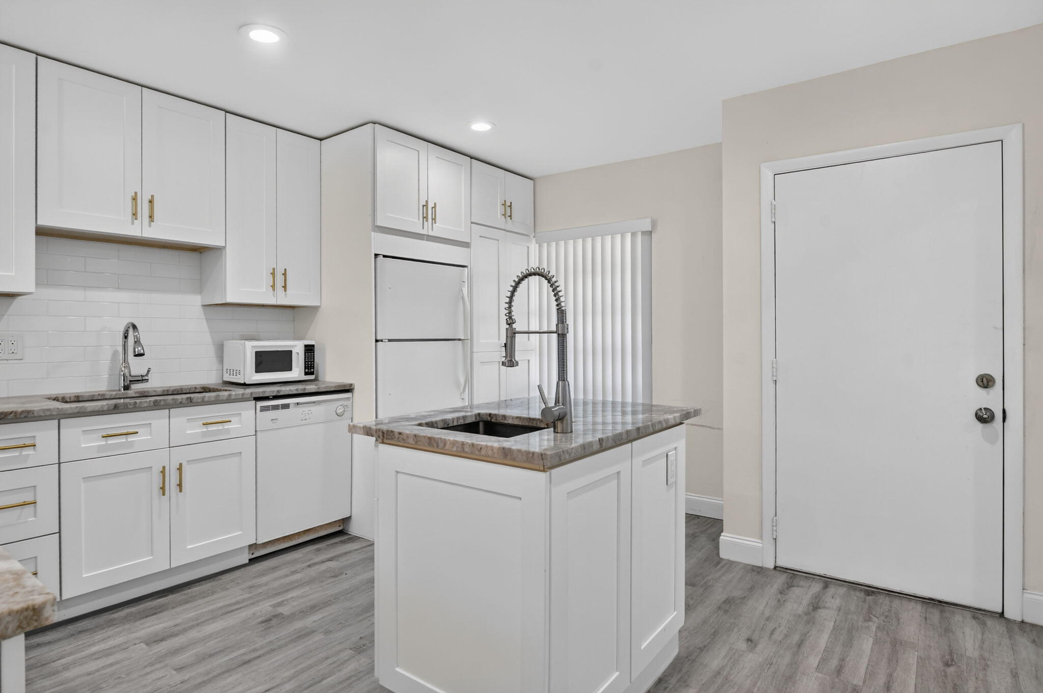 20846 Vinesta Circle Boca Raton, FL 33433 - Photo 2 of 36 Kitchen