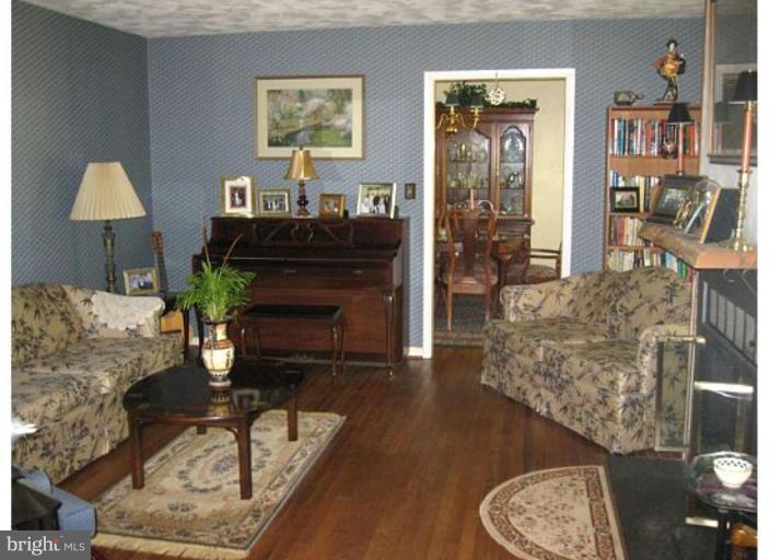 5053 Weston Road Catlett, VA 20119 - Photo 5 of 22 Living Room