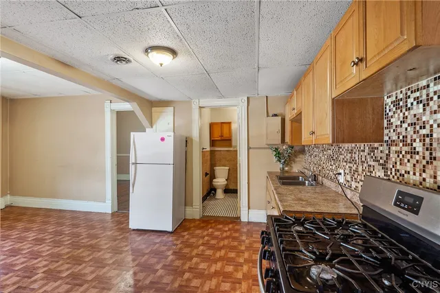 $1,300 | 319-25 North Salina Street, Syracuse, NY 13203