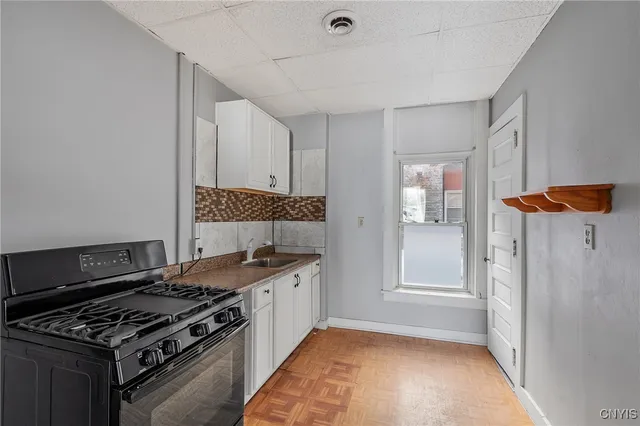 $1,300 | 319-25 North Salina Street, Syracuse, NY 13203