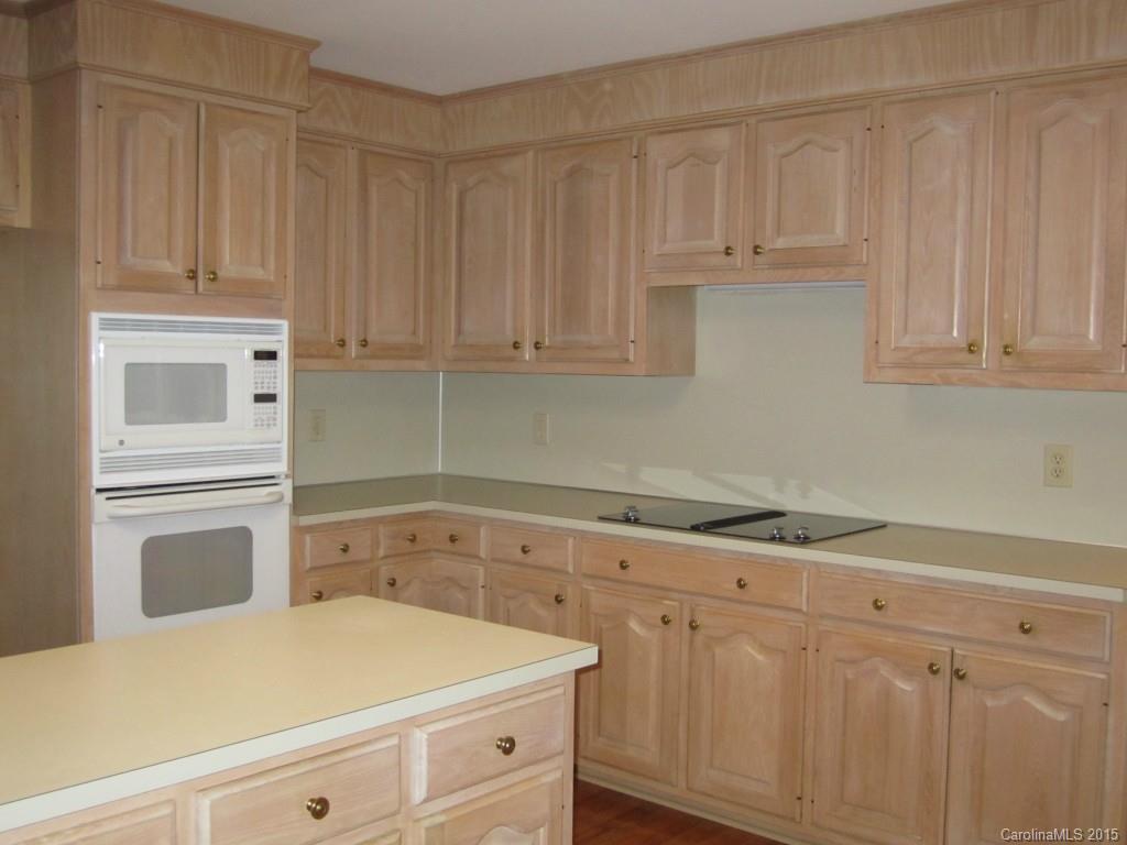 4445 Canoebrook Road Charlotte, NC 28210 - Photo 5 of 24 Gallery Image 5