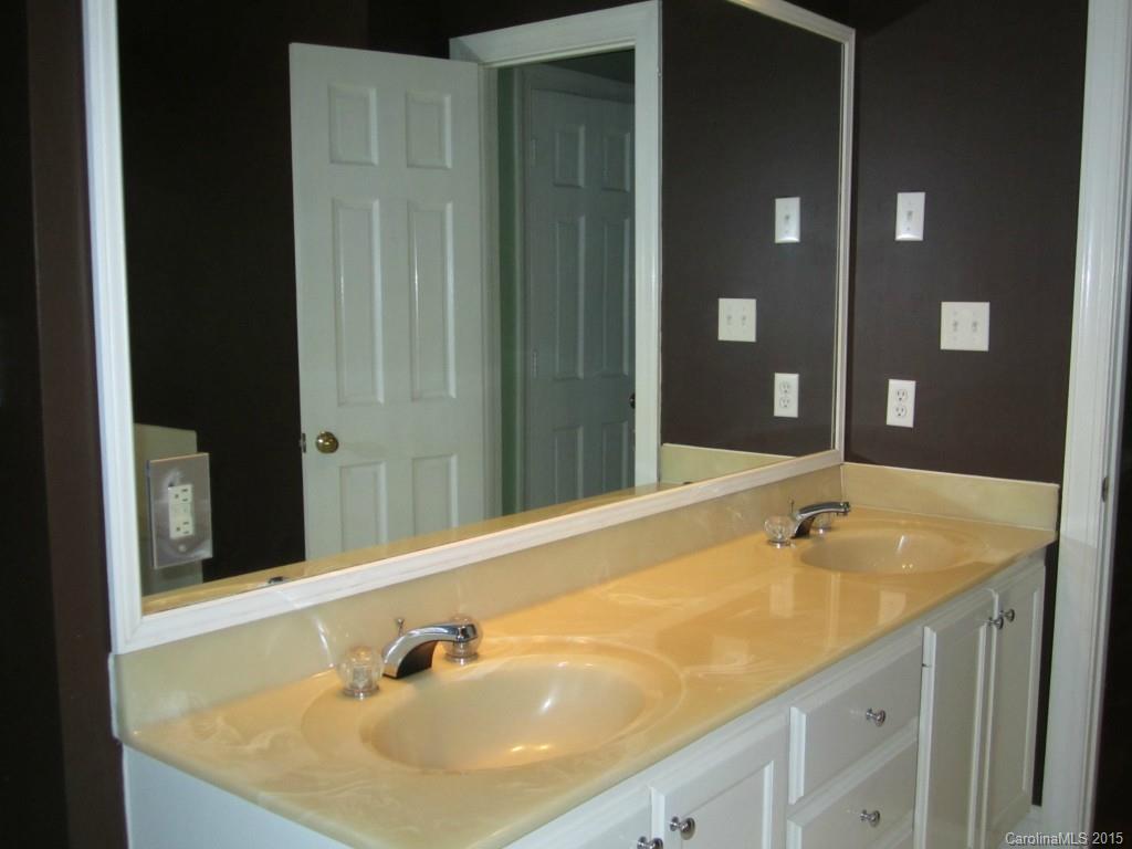 4445 Canoebrook Road Charlotte, NC 28210 - Photo 8 of 24 Gallery Image 8