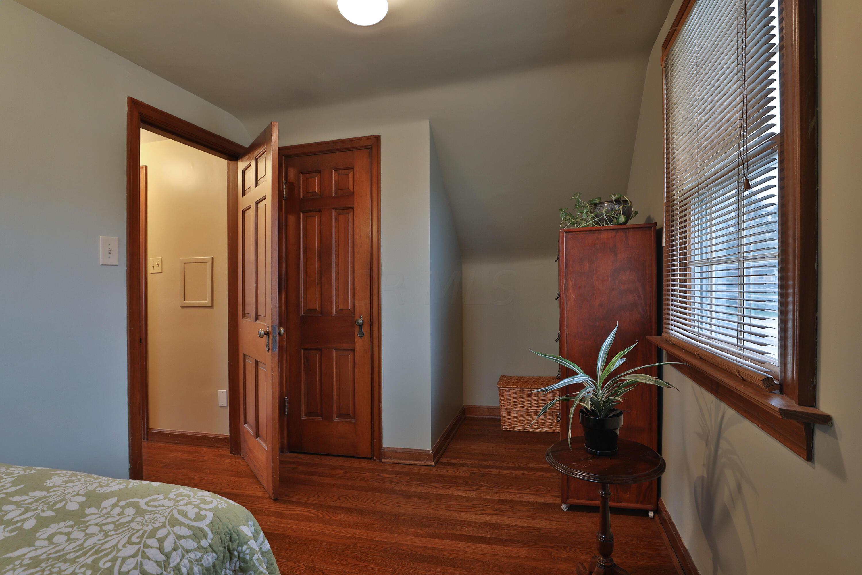 390 East Beaumont Road Columbus, OH 43214 - Photo 40 of 52 Bedroom three