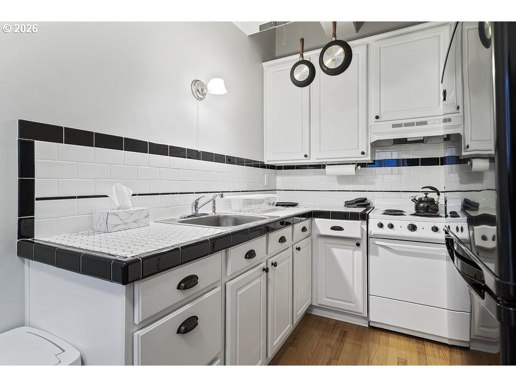 2015 Northwest Flanders Street, Unit 314 Portland, OR 97209 - Photo 15 of 22