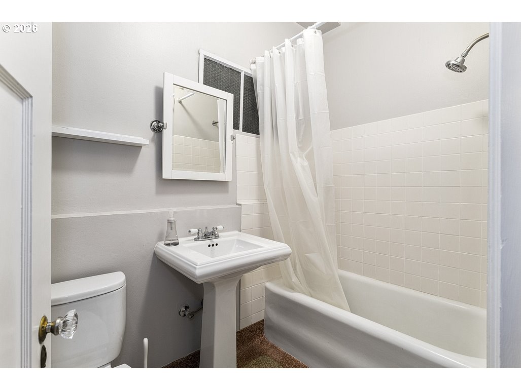 2015 Northwest Flanders Street, Unit 314 Portland, OR 97209 - Photo 18 of 22