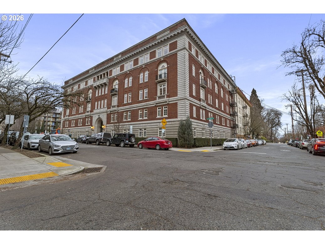 2015 Northwest Flanders Street, Unit 314 Portland, OR 97209 - Photo 21 of 22