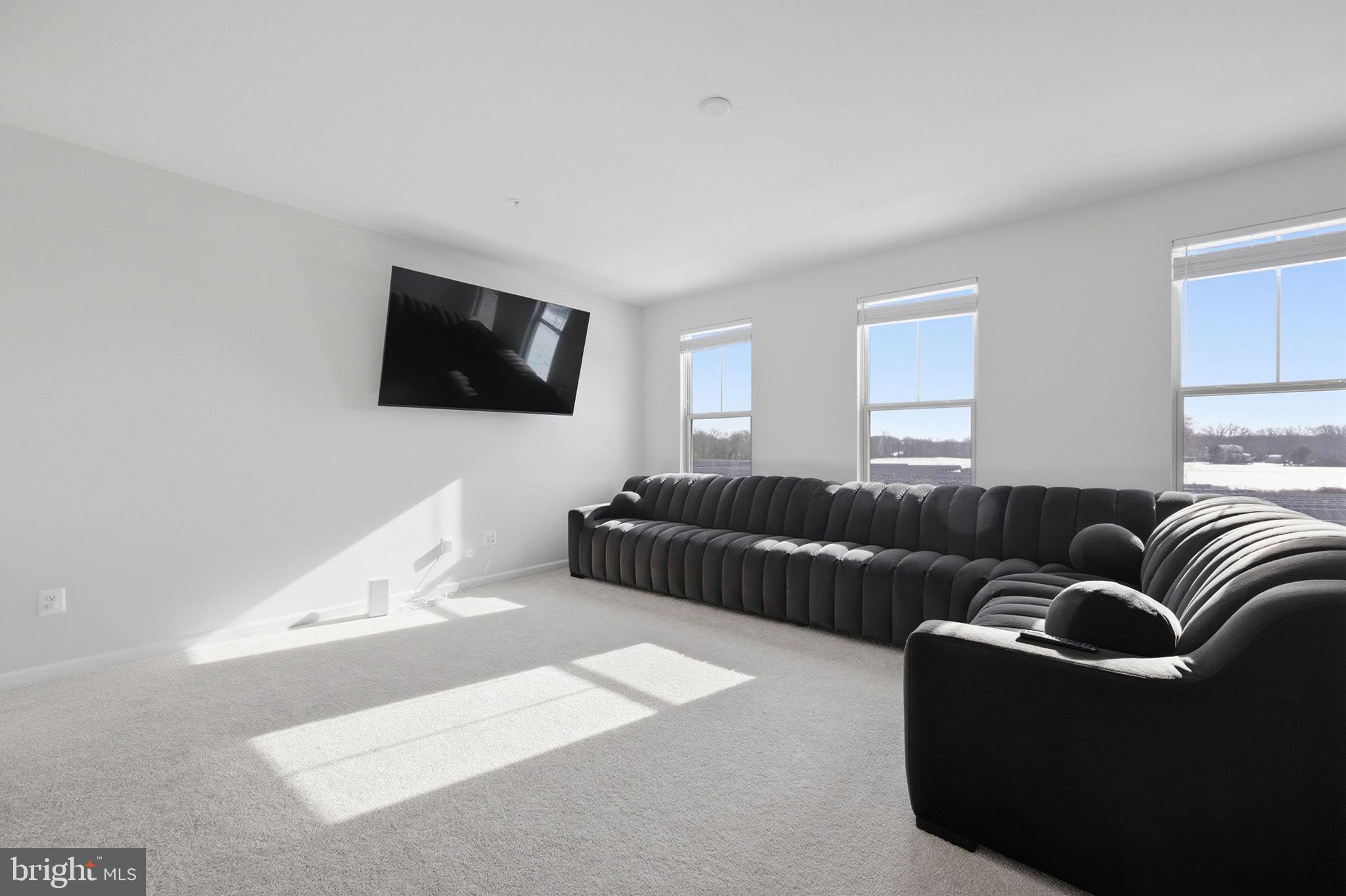 16834 St Ridgely Boulevard Bowie, MD 20716 - Photo 16 of 35 Family Room/Living Room