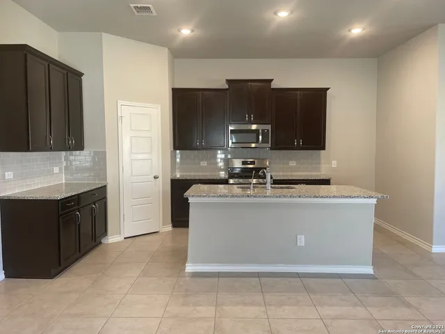 $1,895 | 13420 Sendero Roble, San Antonio, TX 78253
