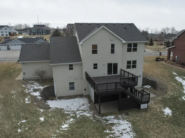 $525,000 | 747 Willowmere Drive, Zumbrota, MN 55992