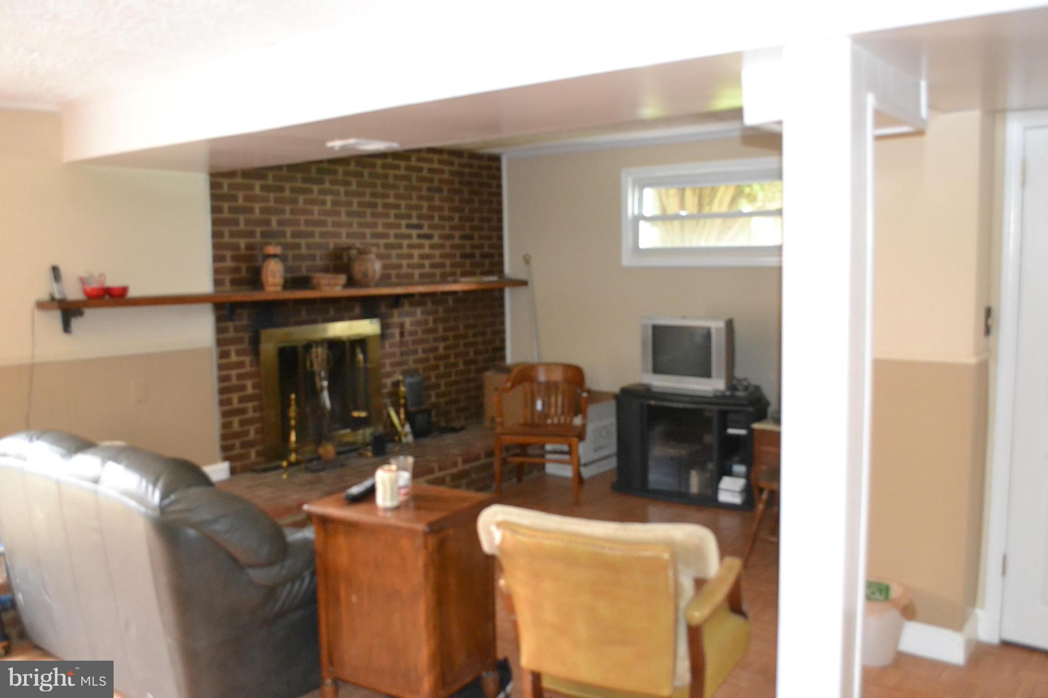 9733 Sunrise Road Vienna, VA 22181 - Photo 17 of 23 Family Room