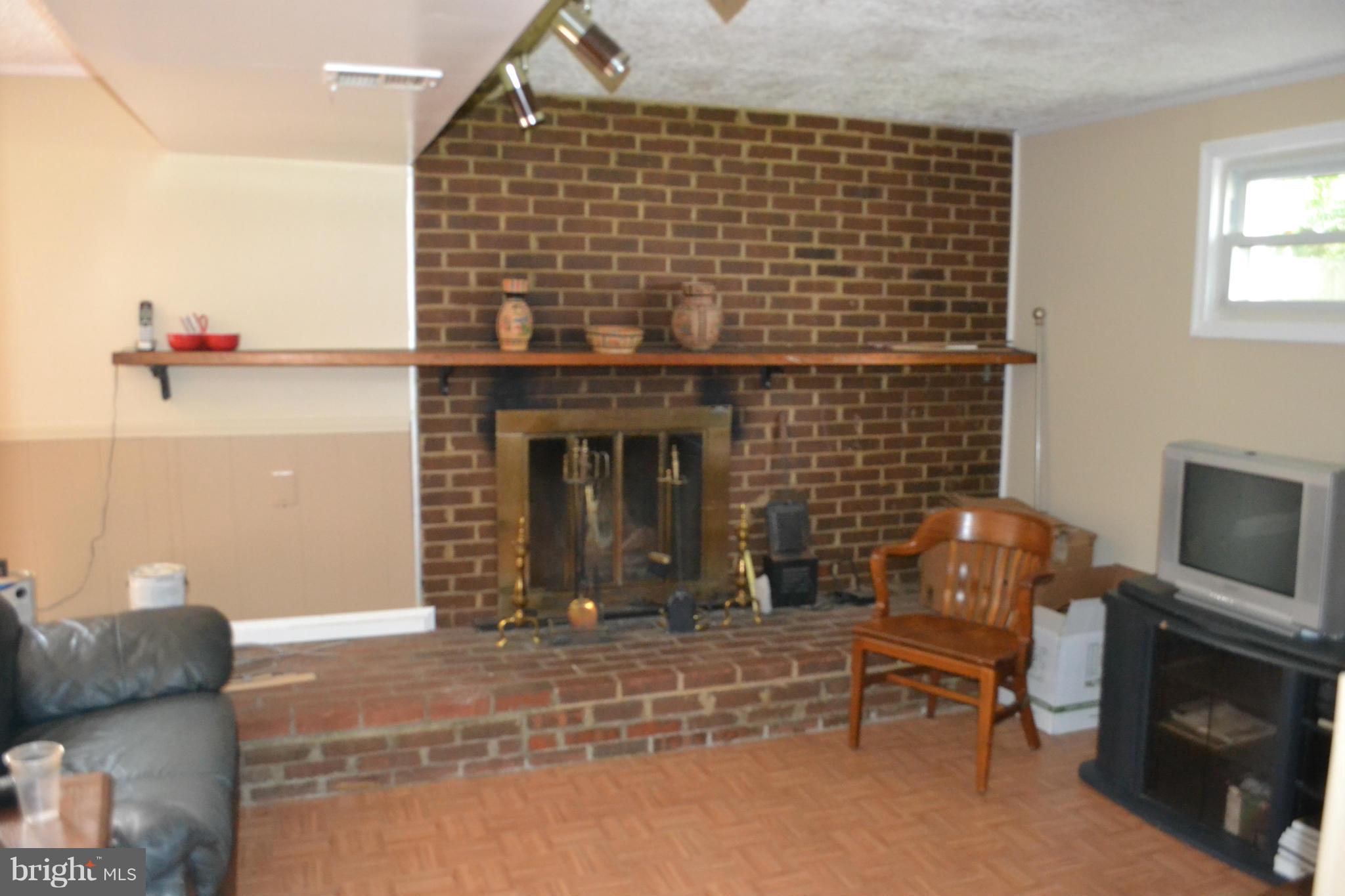 9733 Sunrise Road Vienna, VA 22181 - Photo 18 of 23 Family Room