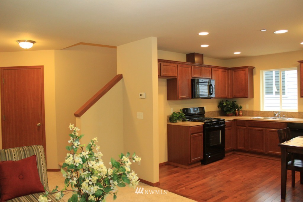 19027 25th Drive Southeast Bothell, WA 98012 - Photo 3 of 12 Gallery Image 3